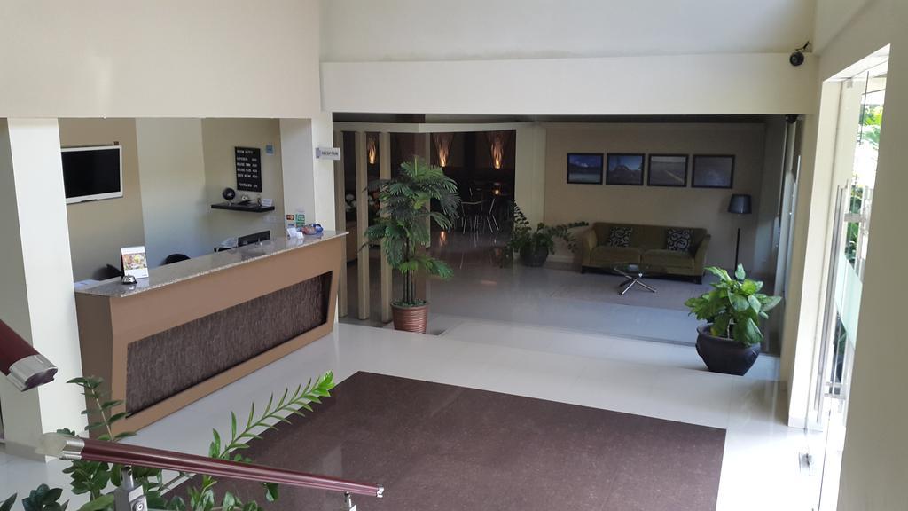 Tomohon Jhoanie Hotel מראה חיצוני תמונה