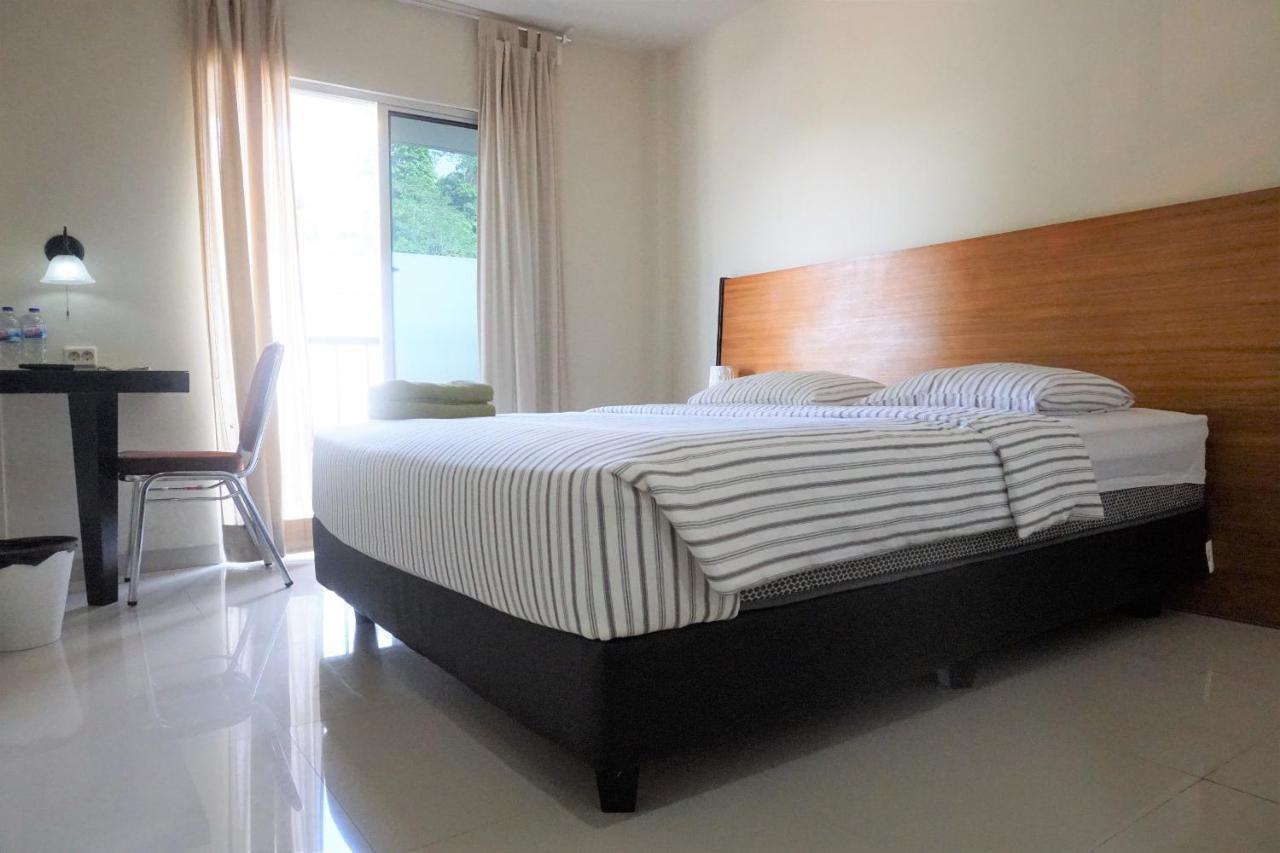 Tomohon Jhoanie Hotel מראה חיצוני תמונה