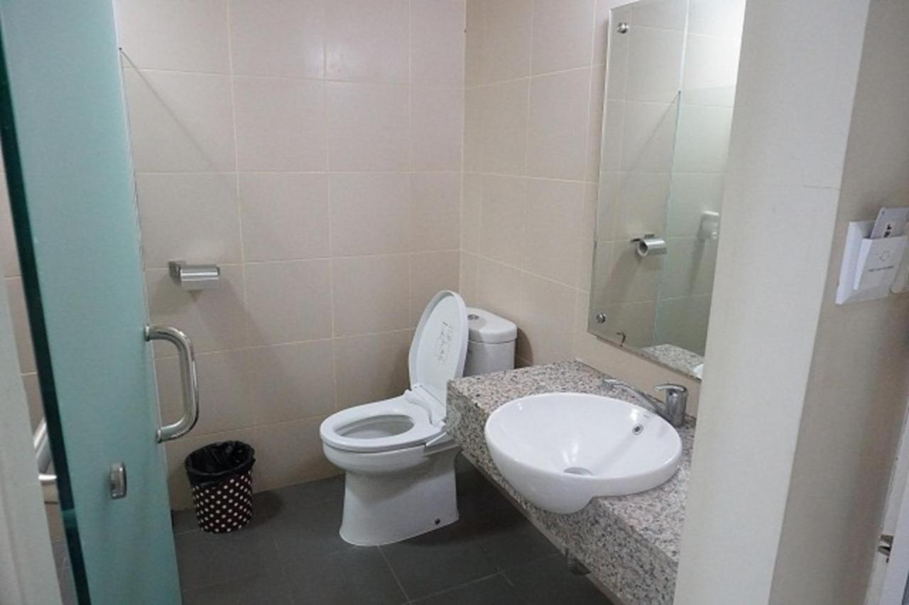 Tomohon Jhoanie Hotel מראה חיצוני תמונה