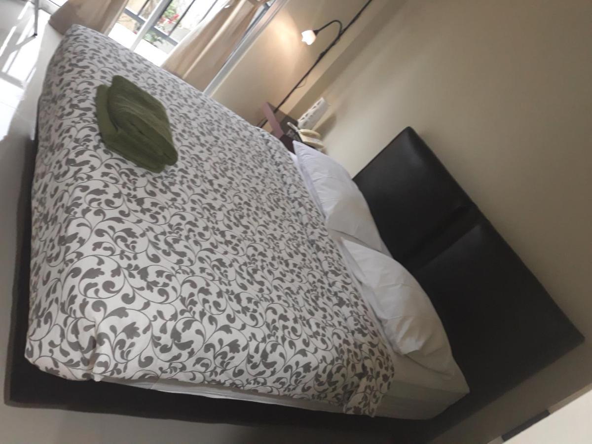 Tomohon Jhoanie Hotel מראה חיצוני תמונה